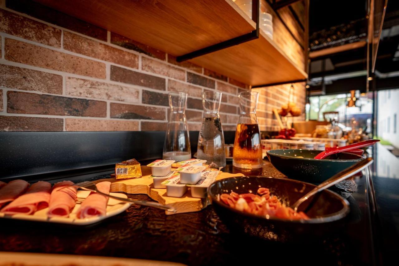 Ibis Styles Valenciennes Petite Foret Luaran gambar
